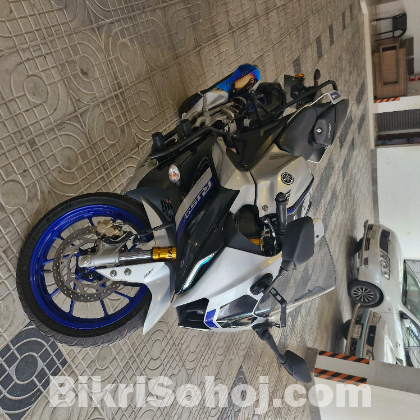 Yamaha R15M